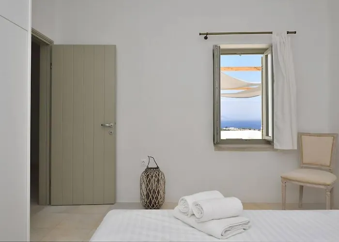 White House With Sea View *