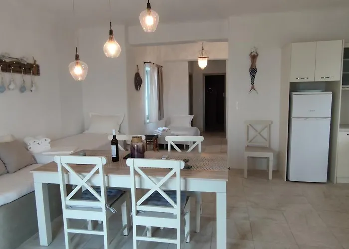 White House With Sea View Semesterbostad